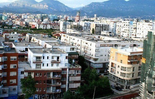 COVID pengoi aplikimet e qytetareve: Shtyhet procesi i rivleresimit te pasurise